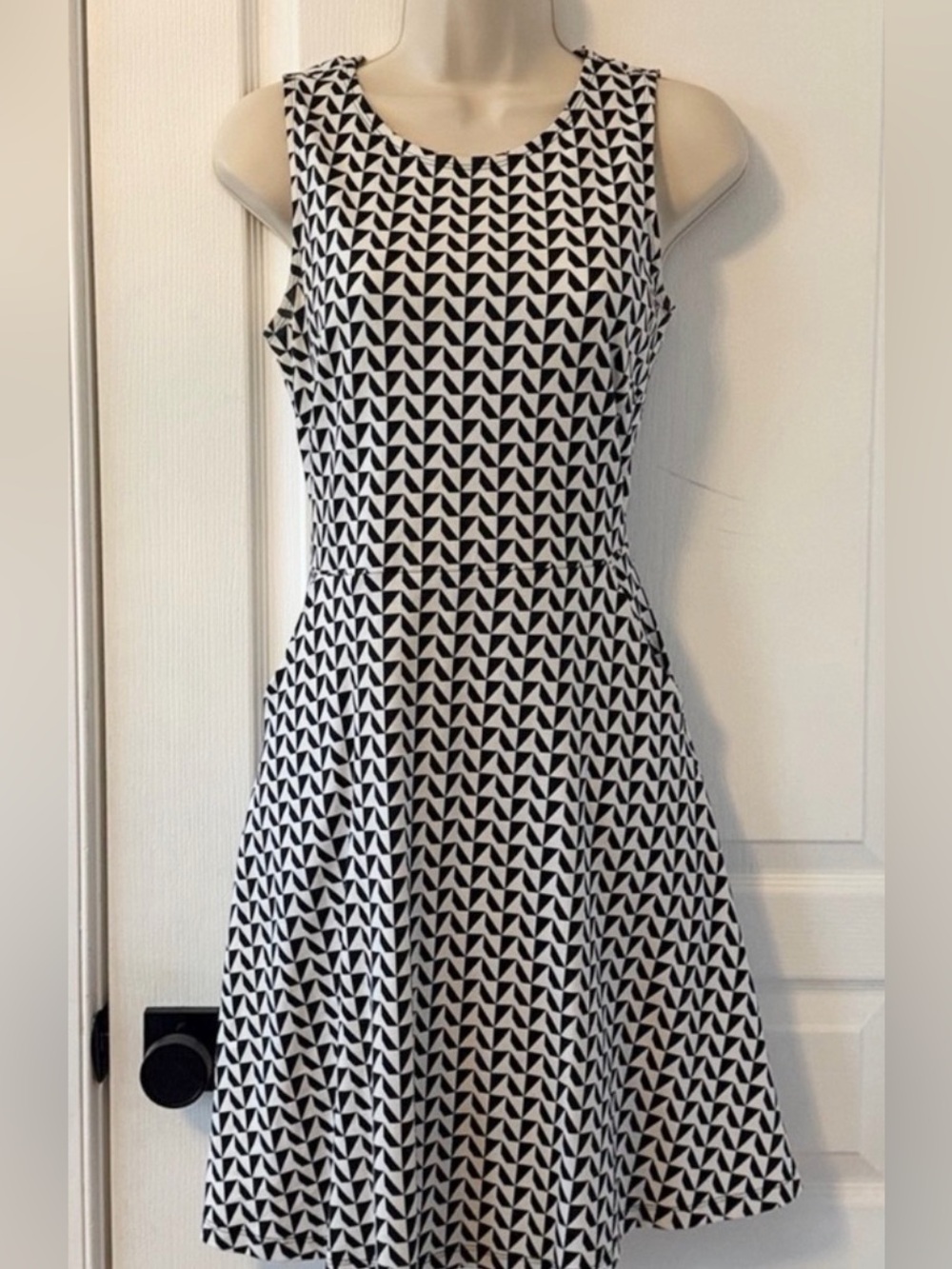 NY&Co Black White Geometric Fit & Flare Dress Pockets Size Small